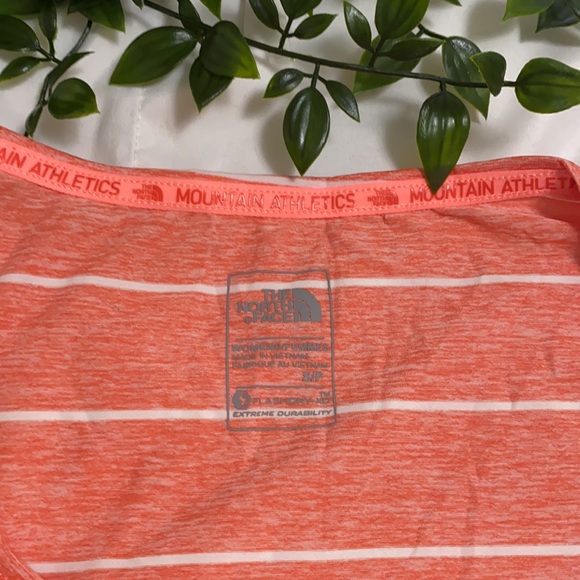 Women’s North Face pink activewear top - Picture 2 of 3